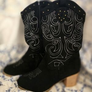 Elegant Black Western Boots